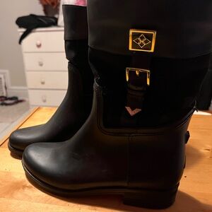 Dav Black Ankle Boots with Gold Buckle